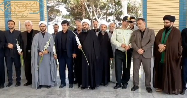 ادای احترام به مقام شامخ شهدا و عطر افشانی تربت پاک شهدای گمنام در شهرستان الیگودرز